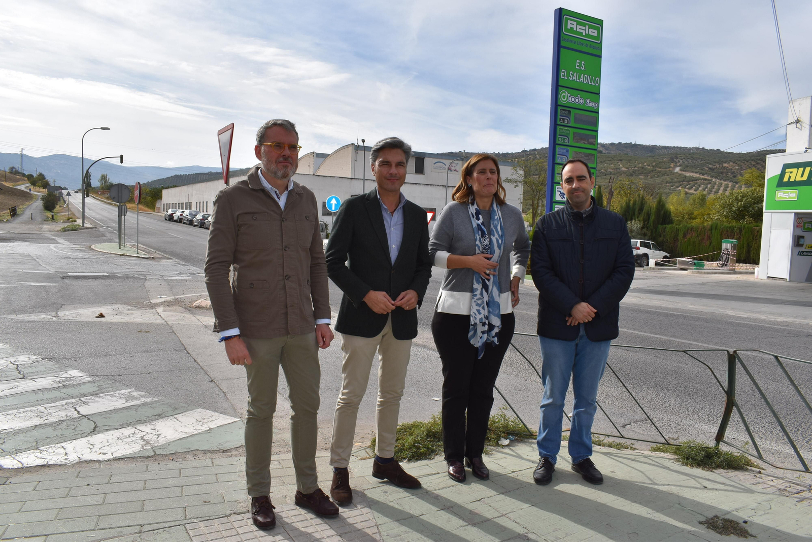 Responsables del PP en la carretera N-432 en Baena.