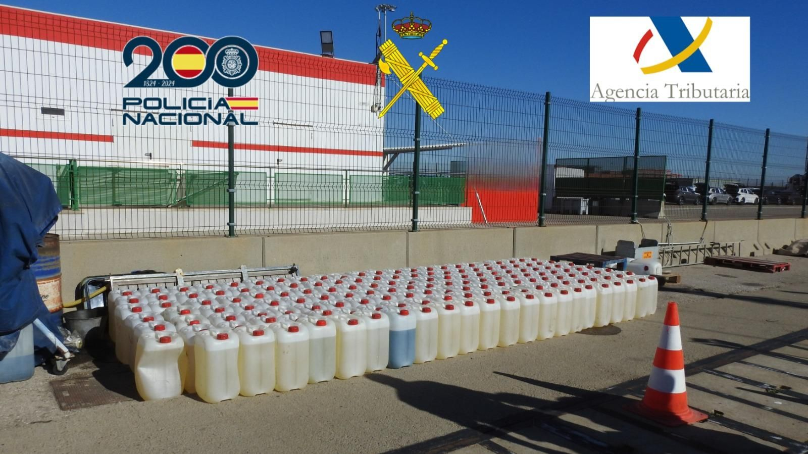 Garrafas con combustible incautadas en la operación