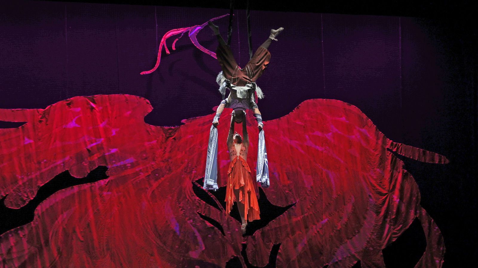 Imágenes del 'Gran Circo Acrobático de China' en el Teatro Villamarta