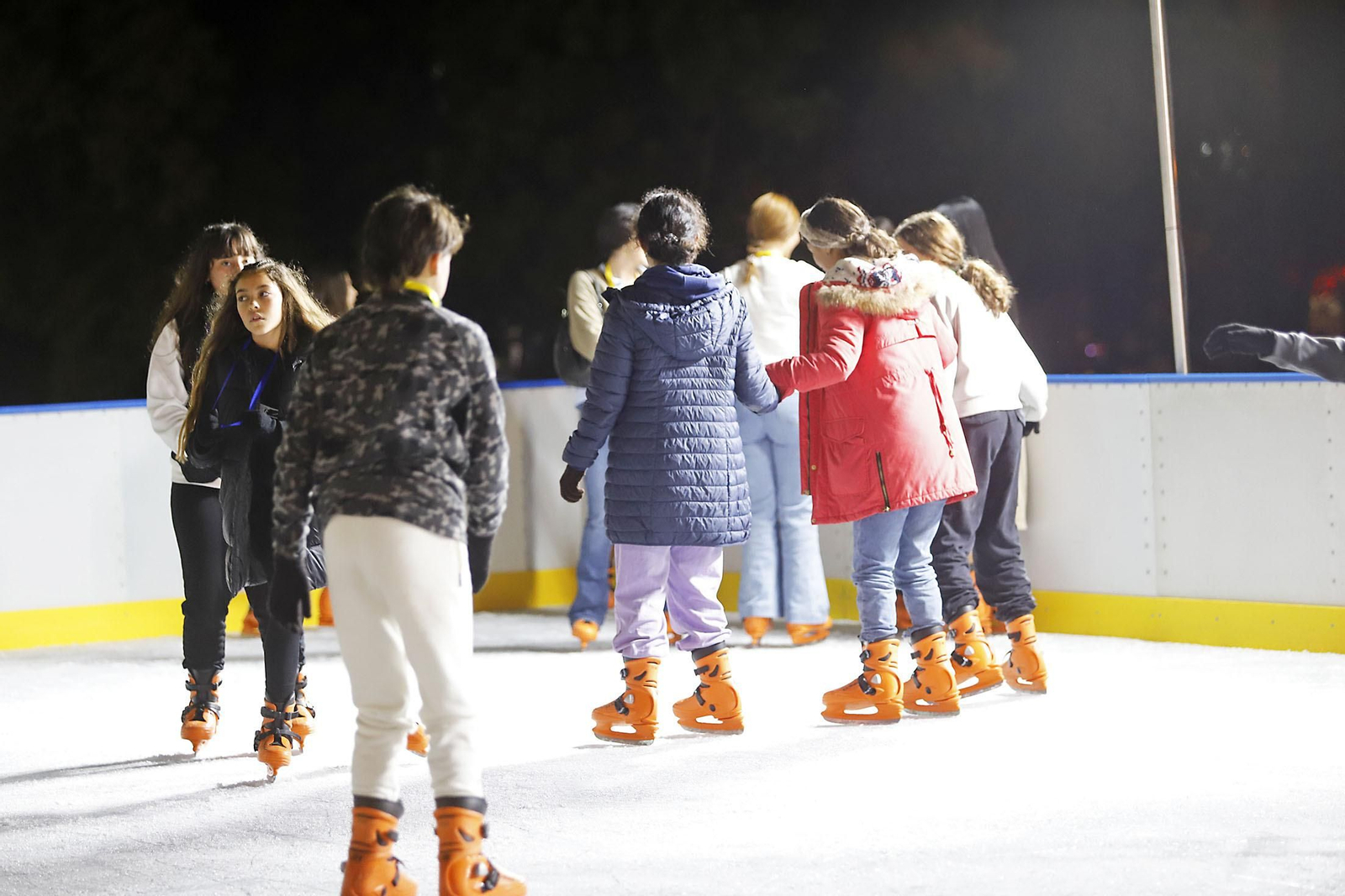 Imágenes de la pista de hielo en Isla Chica por Navidad
