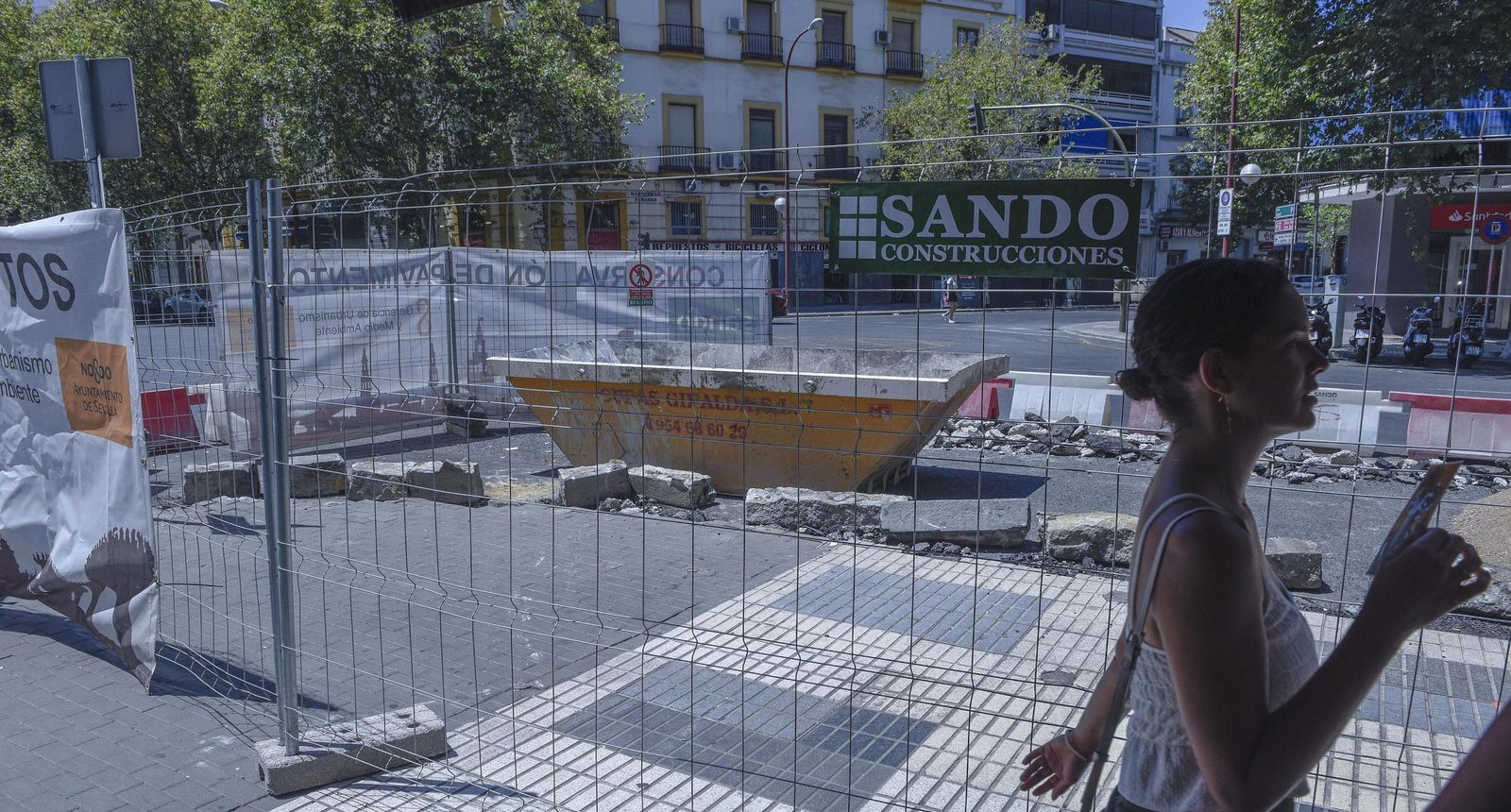 Obras en la calle Reyes Católicos, este verano.