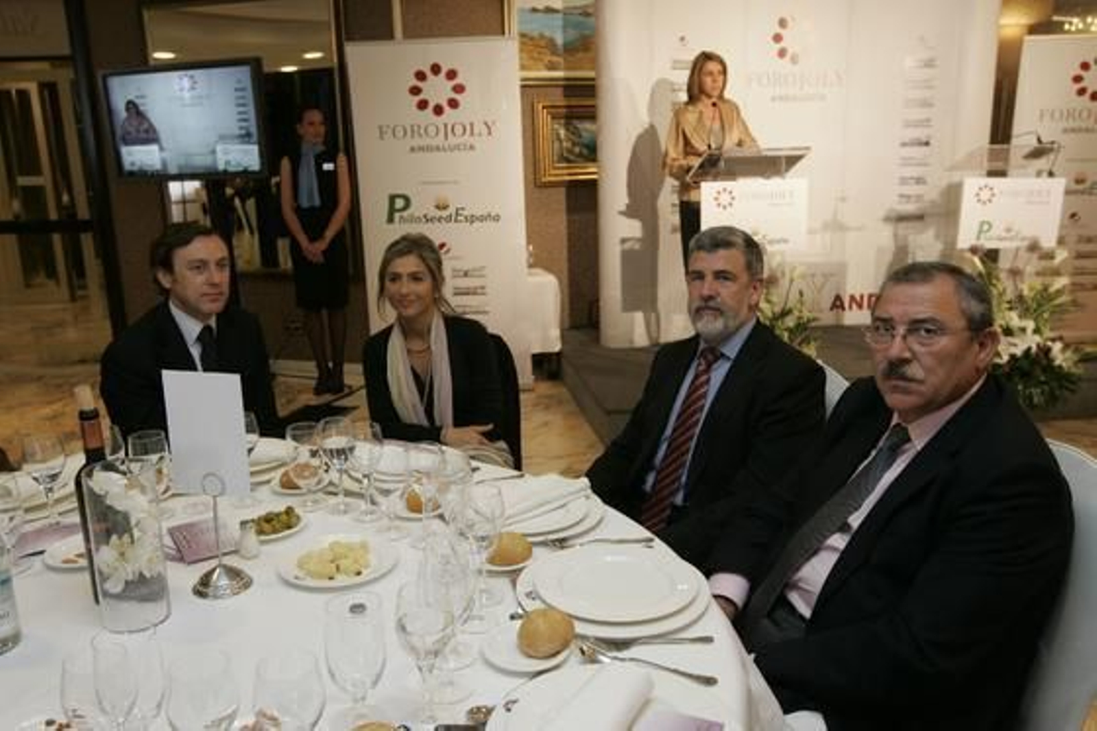 Rafael Hernando, diputado nacional, Patricia del Pozo, coordinadora de Presidencia del PP de Almería, Emilio Osorio, gerente de Diario de Almería, y Francisco Góngora, delegado de agroalimentación de Cajamar.