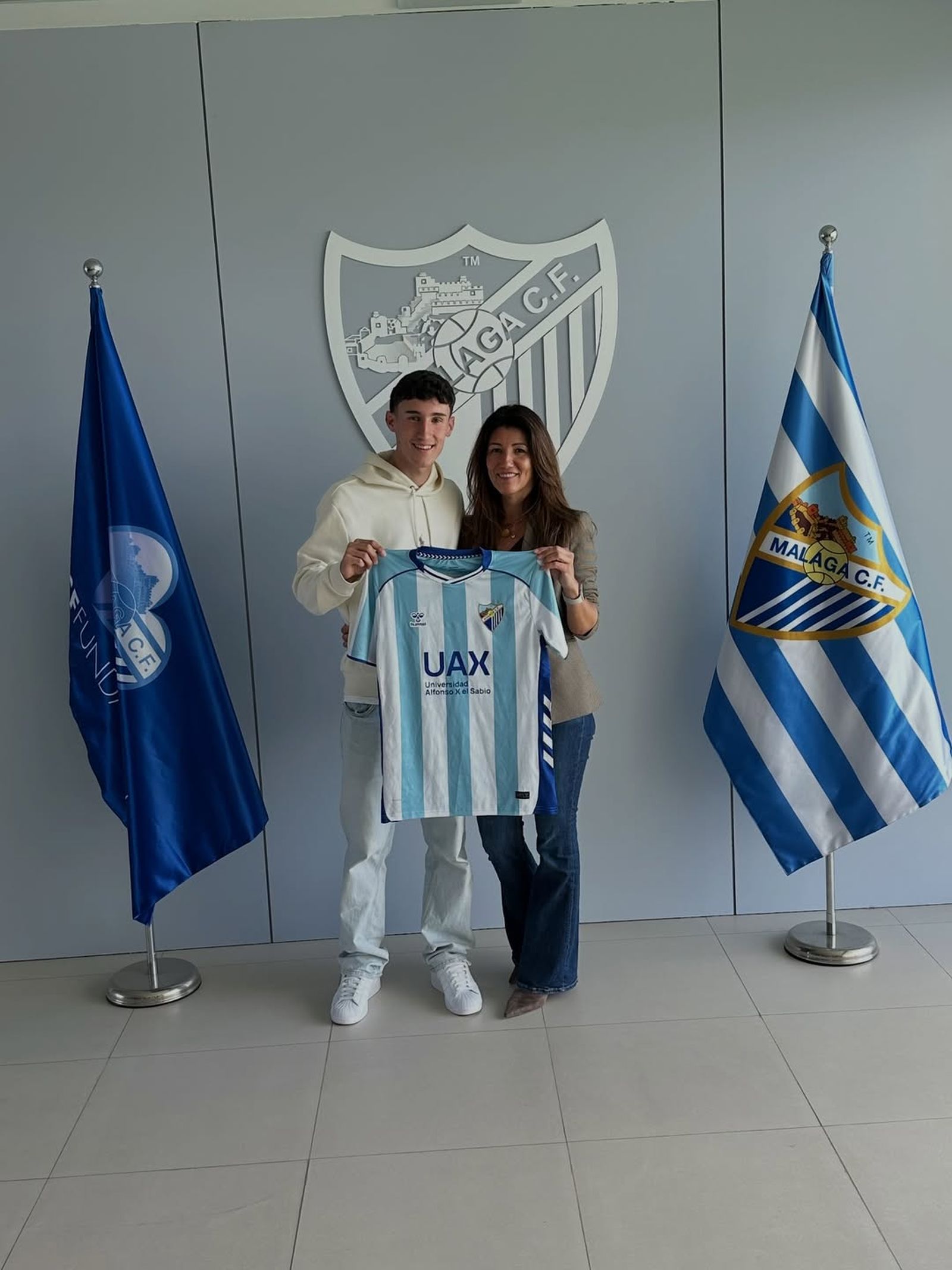 El Málaga CF renueva al canterano Cristian Cantero