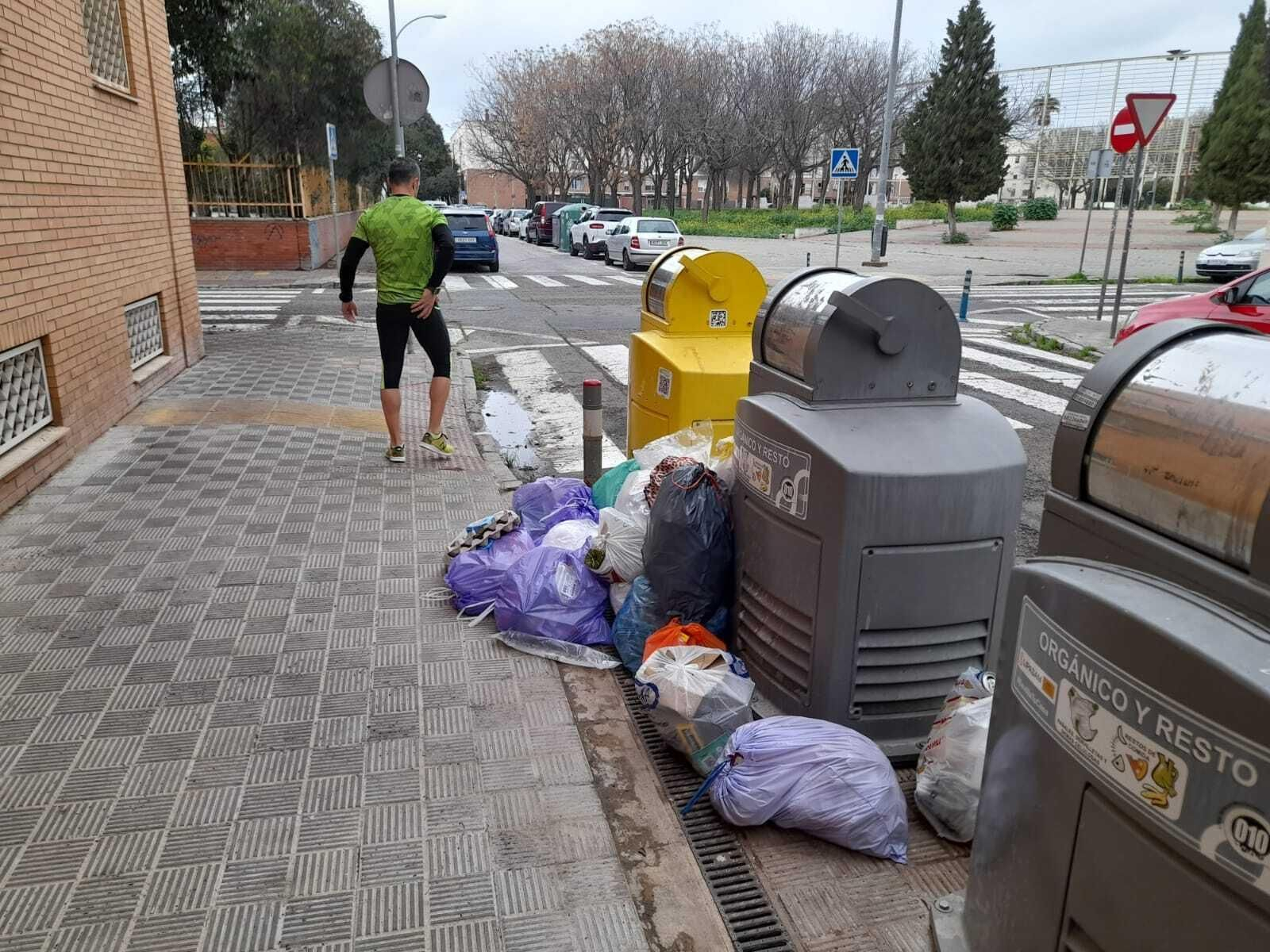 El PSOE municipal también reclama que la recogida de basura neumática se mantenga en Pino Montano y San Diego