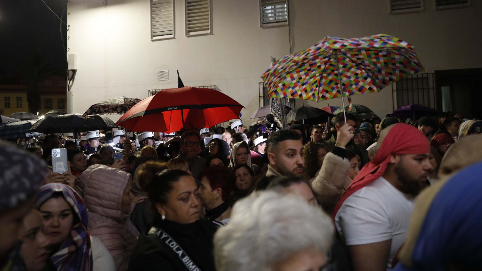 Fotos del Viernes Santo en La Línea: Cristo del Mar y Luz y Esperanza Nuestra, Soledad y Santo Entierro, Cristo del Amor y Misericordia y Amargura.