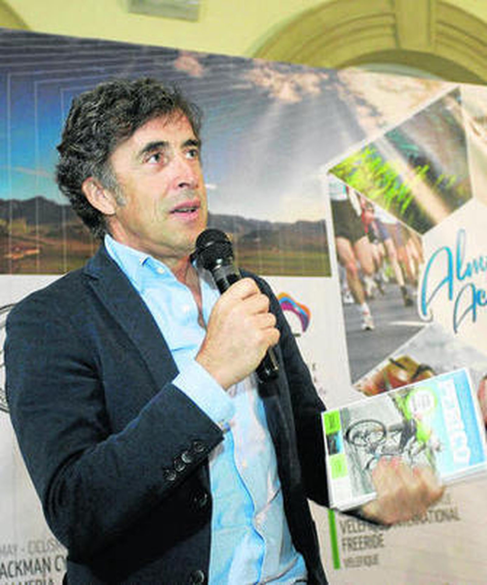 Pedro Delgado presentó su libro 'Las escapadas de Perico'.