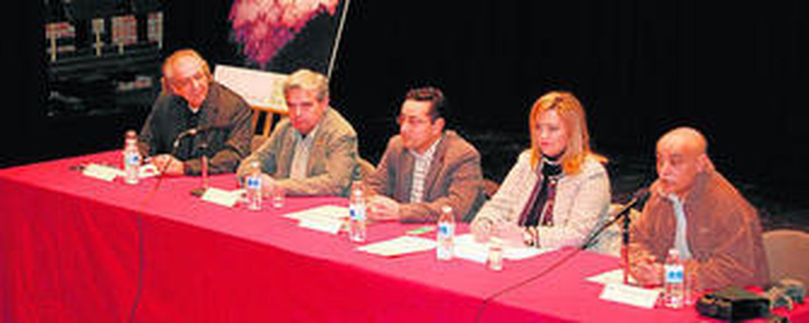 Las autoridades, durante la inauguración de la jornada.