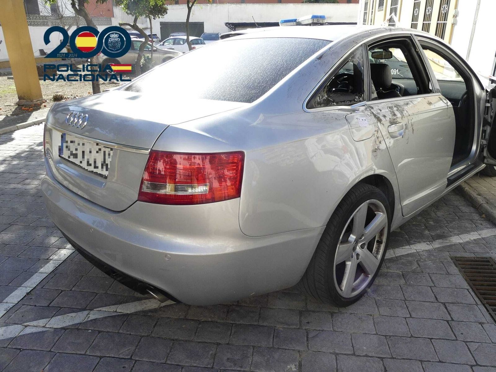 Uno de los coches en los que robaron.