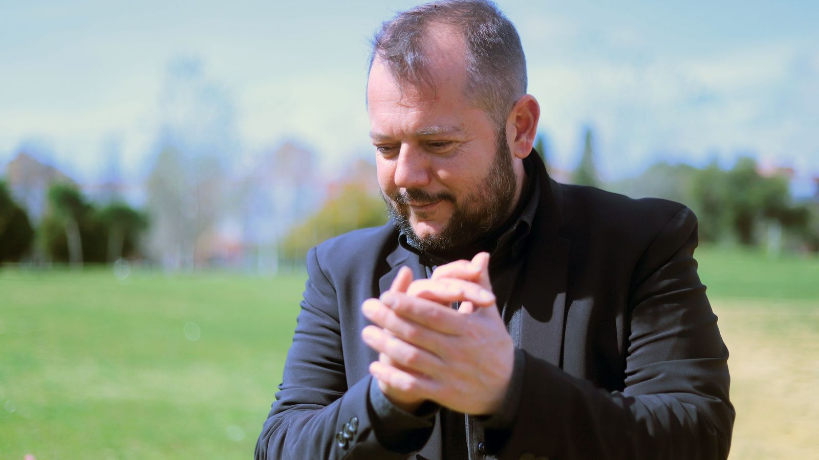 Un onubense que vive intensamente la Semana Santa de la ciudad.