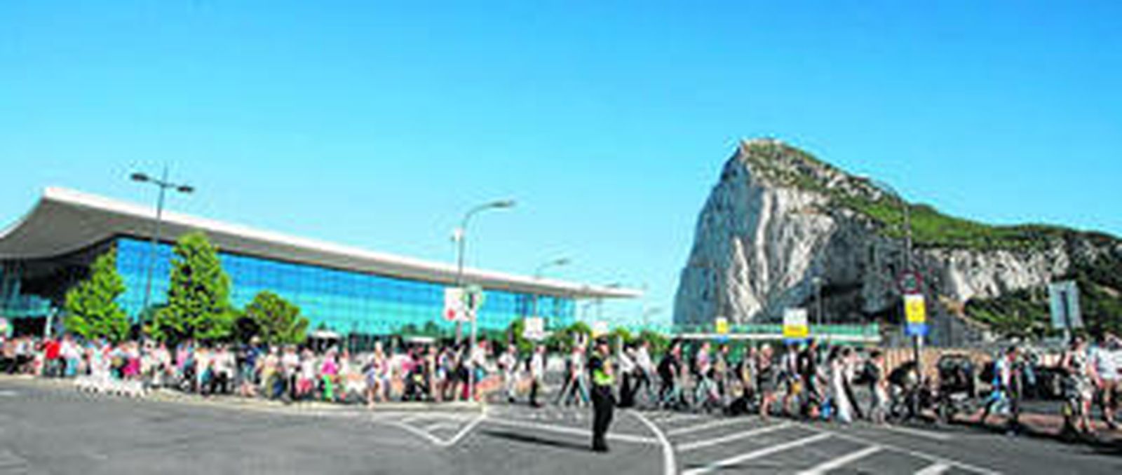Una imagen reciente de colas peatonales a la salida de Gibraltar.