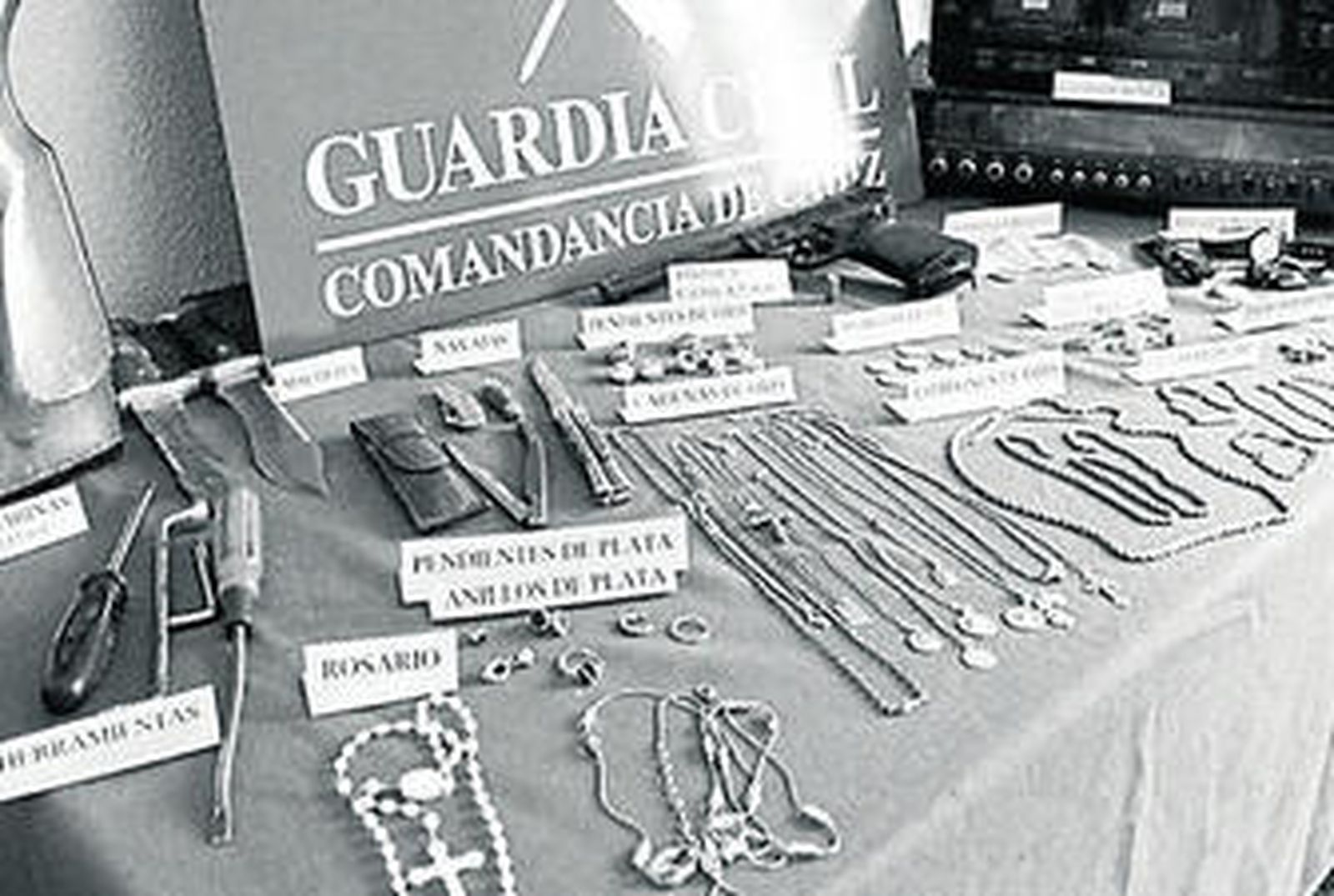 Imagen de archivo de joyas robadas recuperadas por la Guardia Civil.