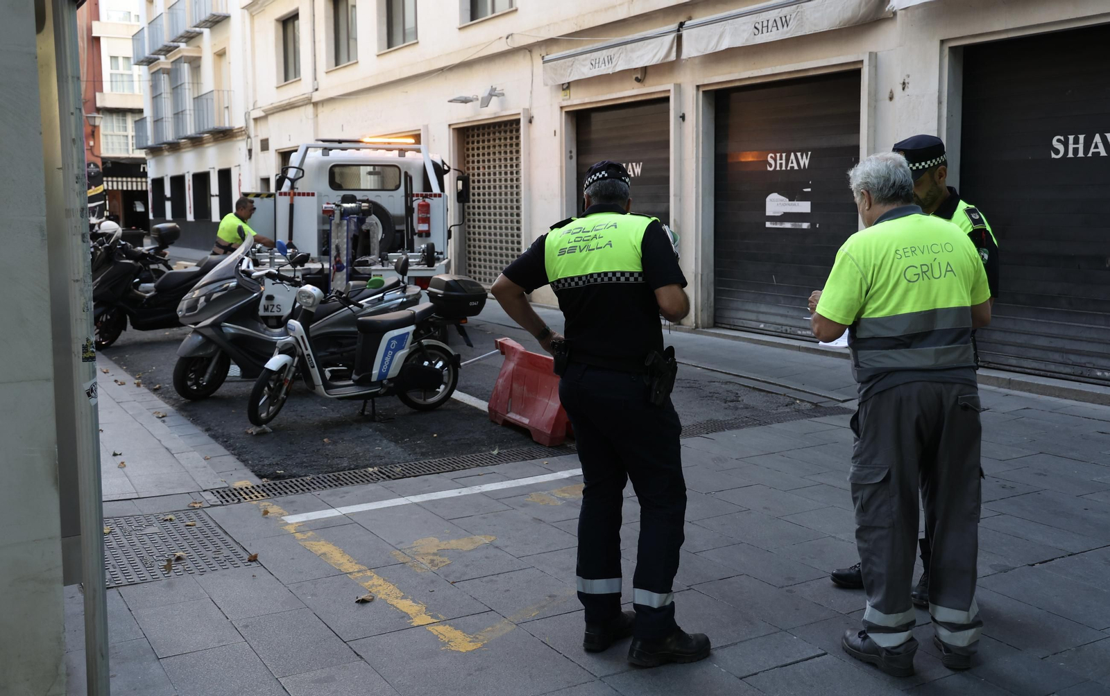 Nuevas señalizaciones en Plaza nueva para acceder al parking de la calle Albareda