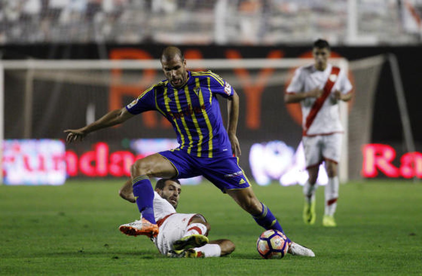 El Cádiz, sin intensidad ni ideas, ofrece una penosa imagen en Vallecas (3-0)

Foto: LOF