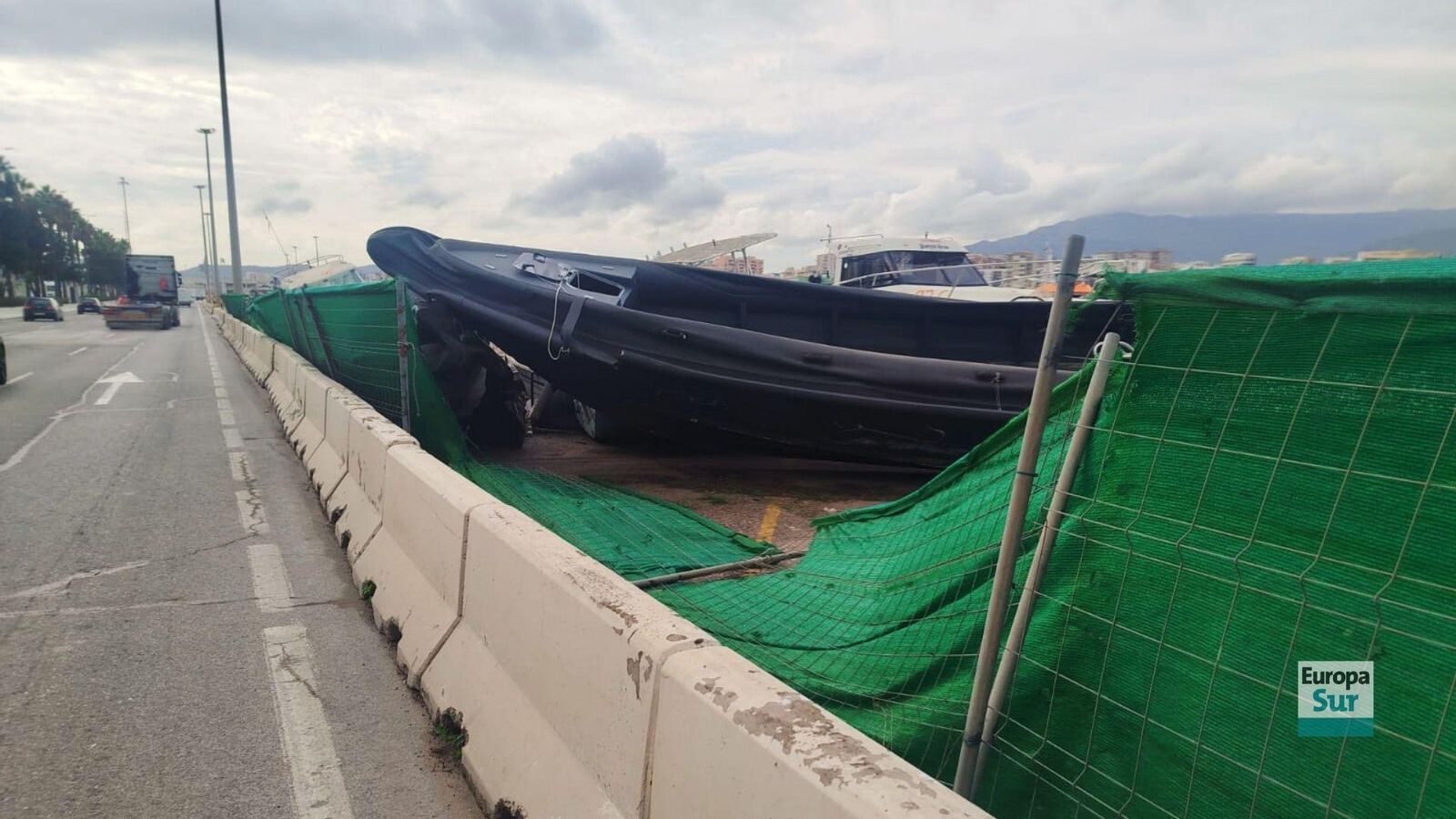 Las narcolanchas abandonadas se convierten en un objetivo fácil para los narcotraficantes, que recuperan por piezas el material que les fue requisado.