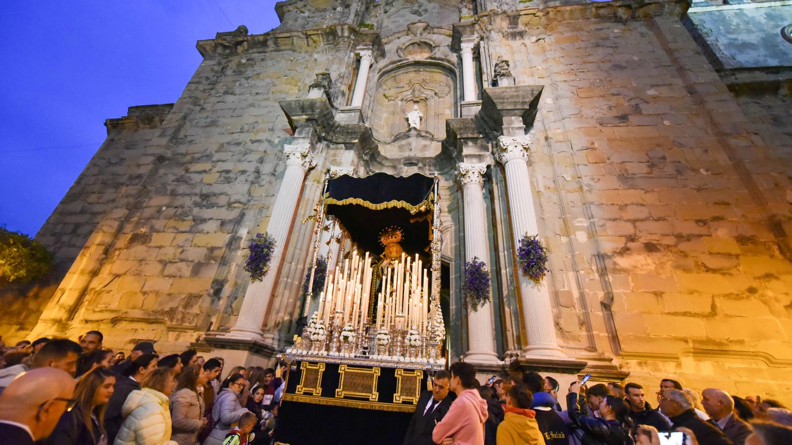 Fotos del Martes Santos en Tarifa: Santisimo Cristo de la Salud y Nuestra Señora de los Dolores