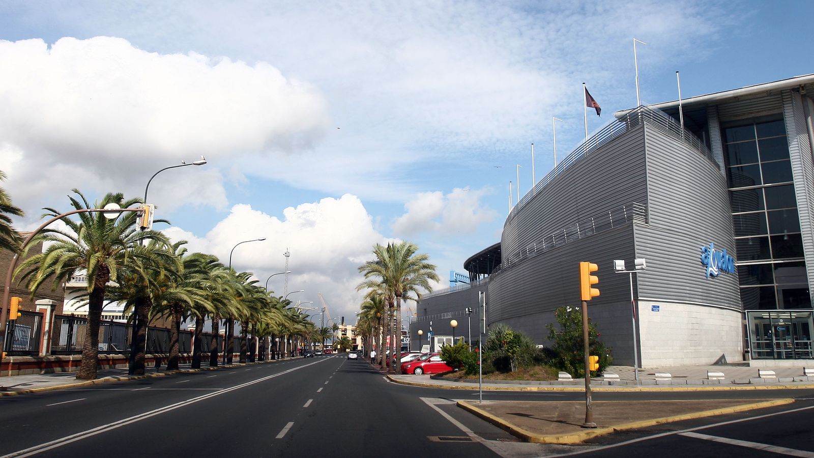 En la zona de operaciones del deposito de minerales está hoy la zona de ocio.