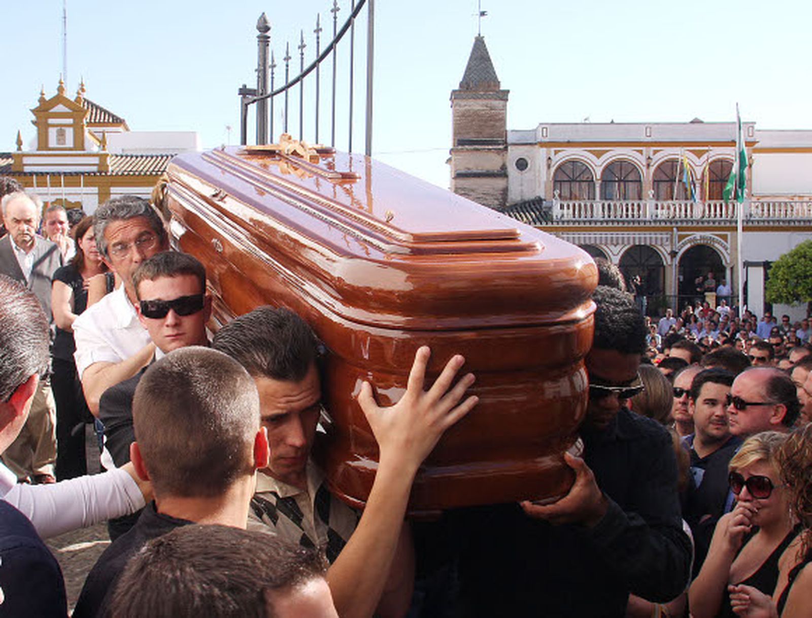 Gines despide a su vecino fallecido en la Feria