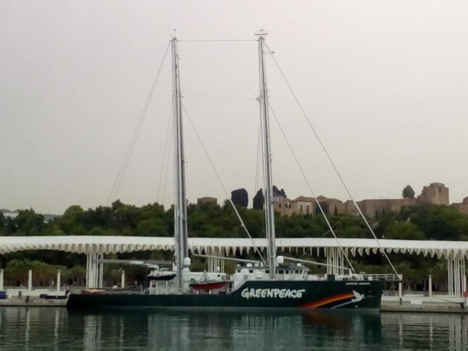 El buque Rainbow Warrior de Greenpeace