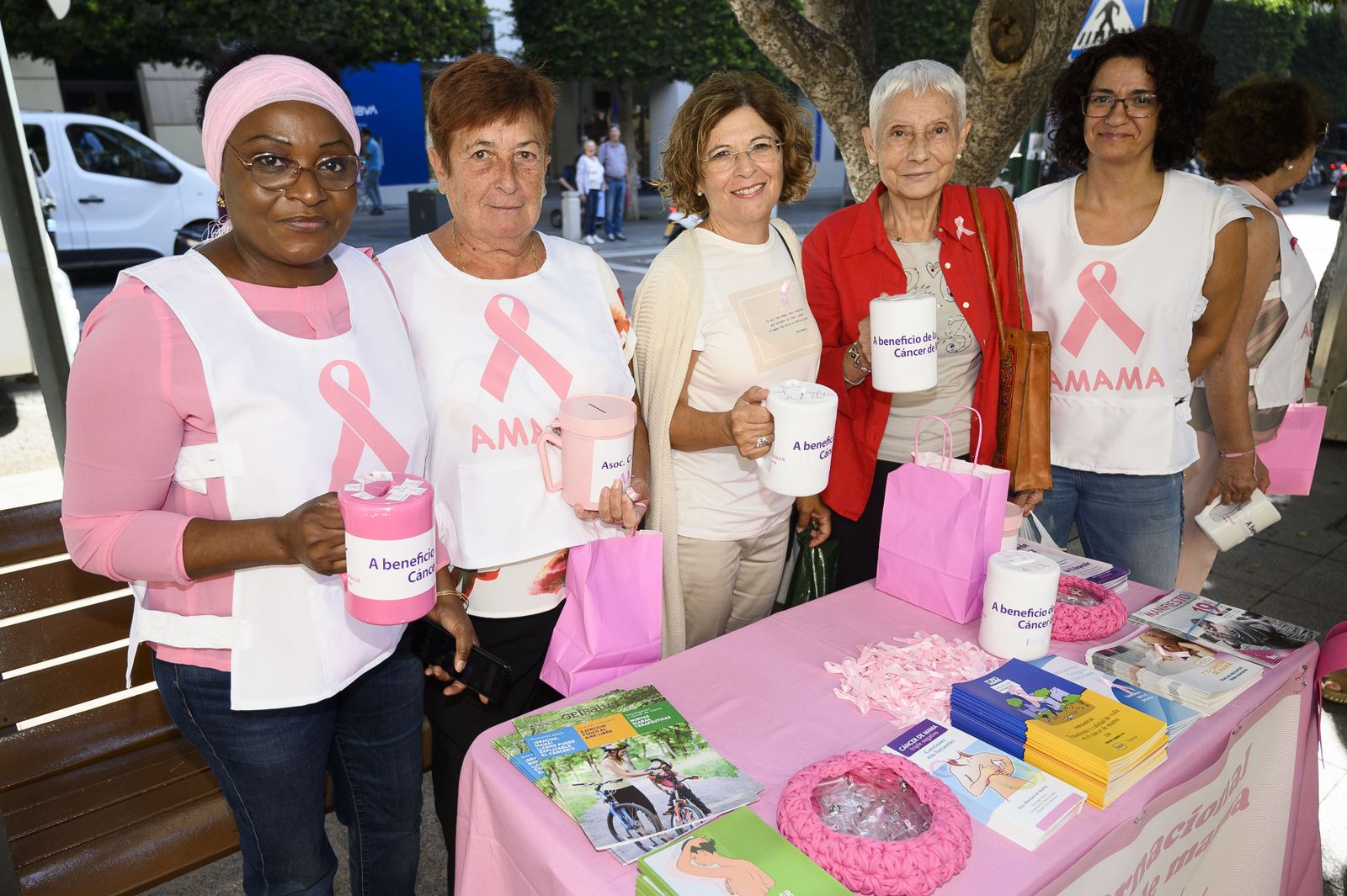 Ayuntamiento y AMAMA conmemoran el Día Internacional del Cáncer de Mama.