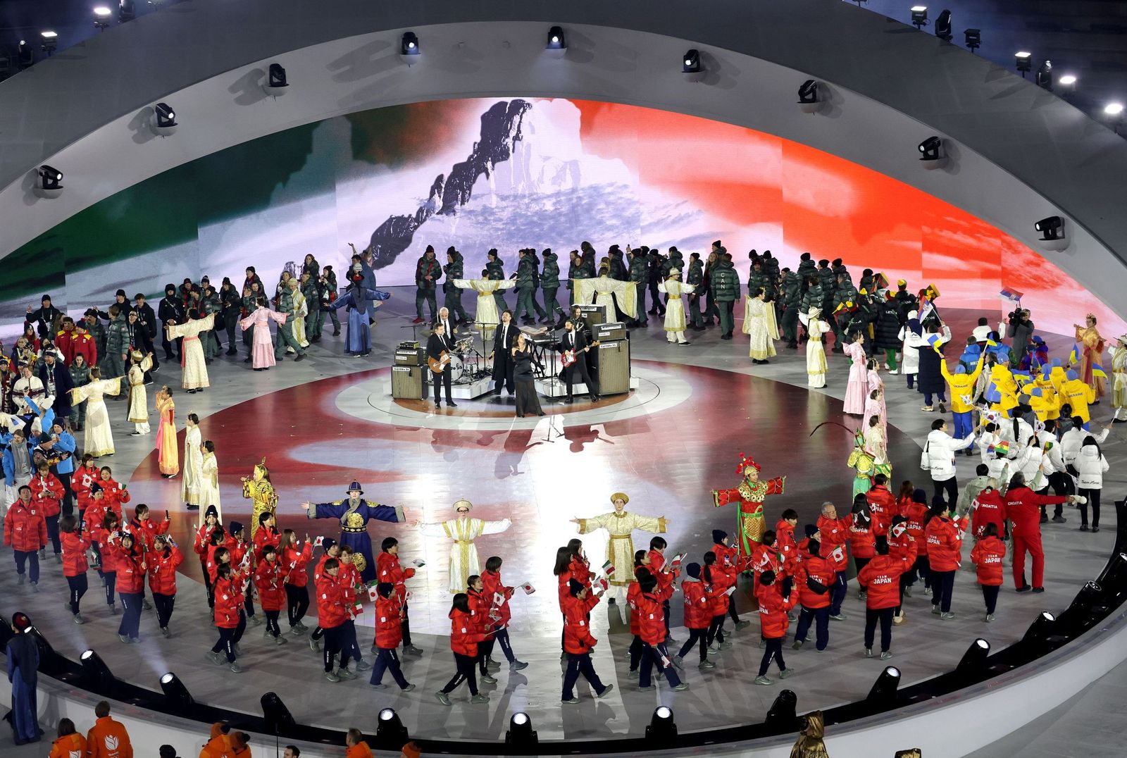 Las mejores fotos de los Juegos Olímpicos de invierno Milán Cortina d'Ampezzo 2026 | Ceremonia de clausura y jornada 17 y última