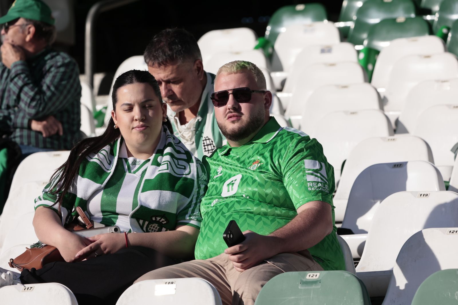 Buscáte en las gradas del Villamarín