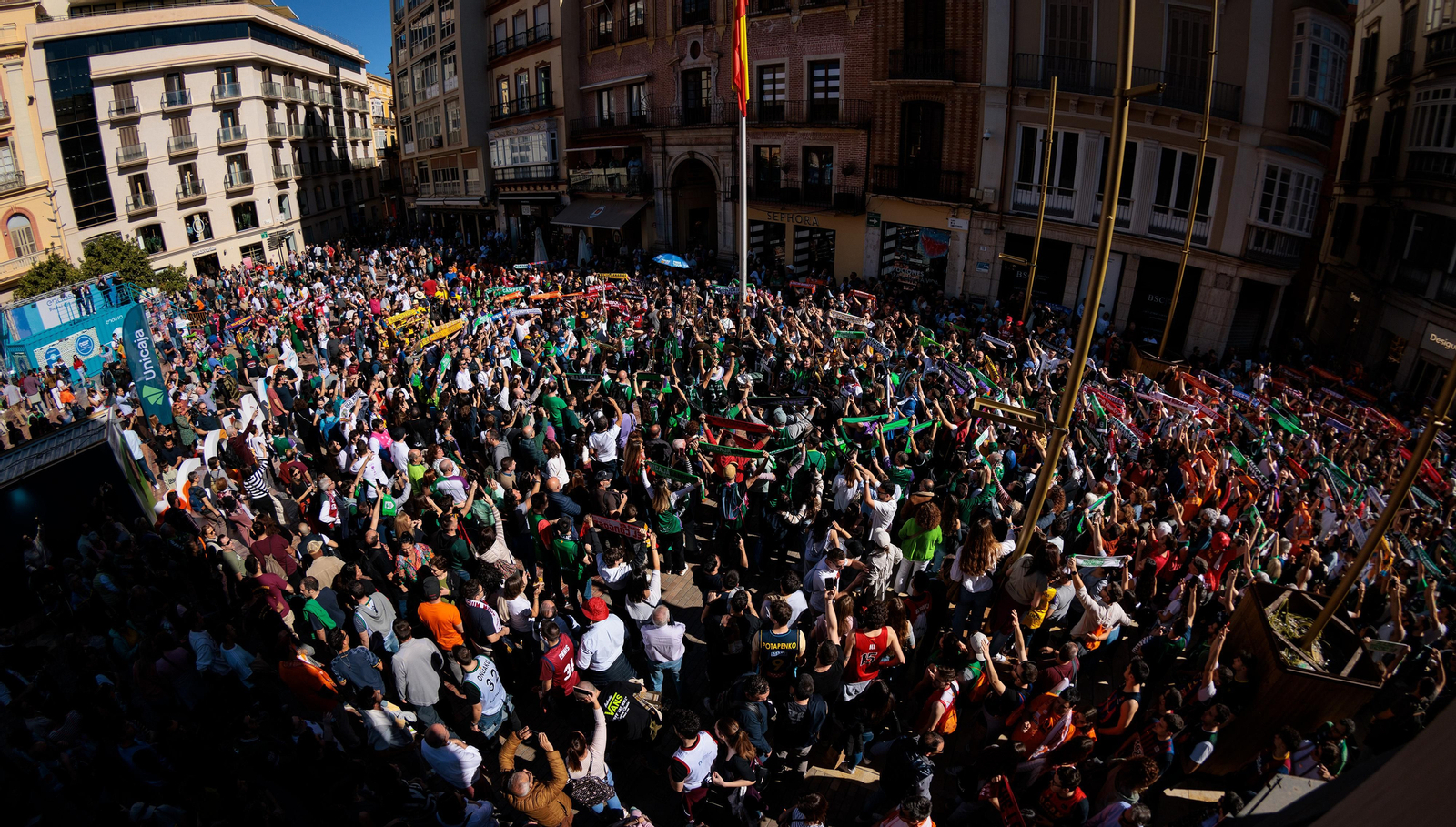 La invasión de las aficiones  de la Copa del centro de Málaga