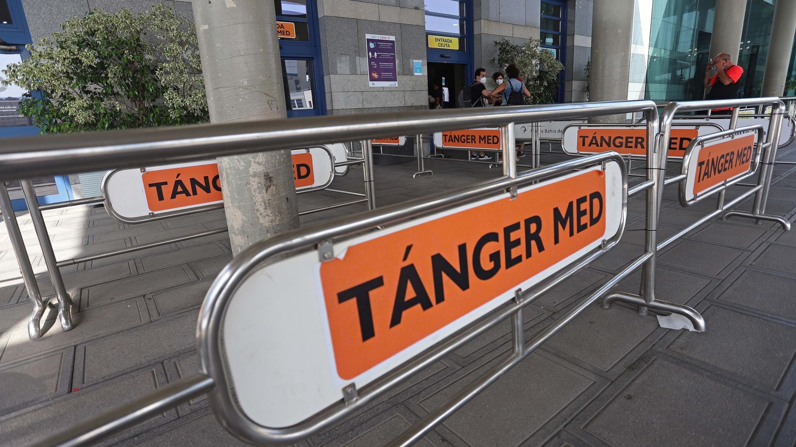 Vallas para la OPE de 2020 que no llegó.