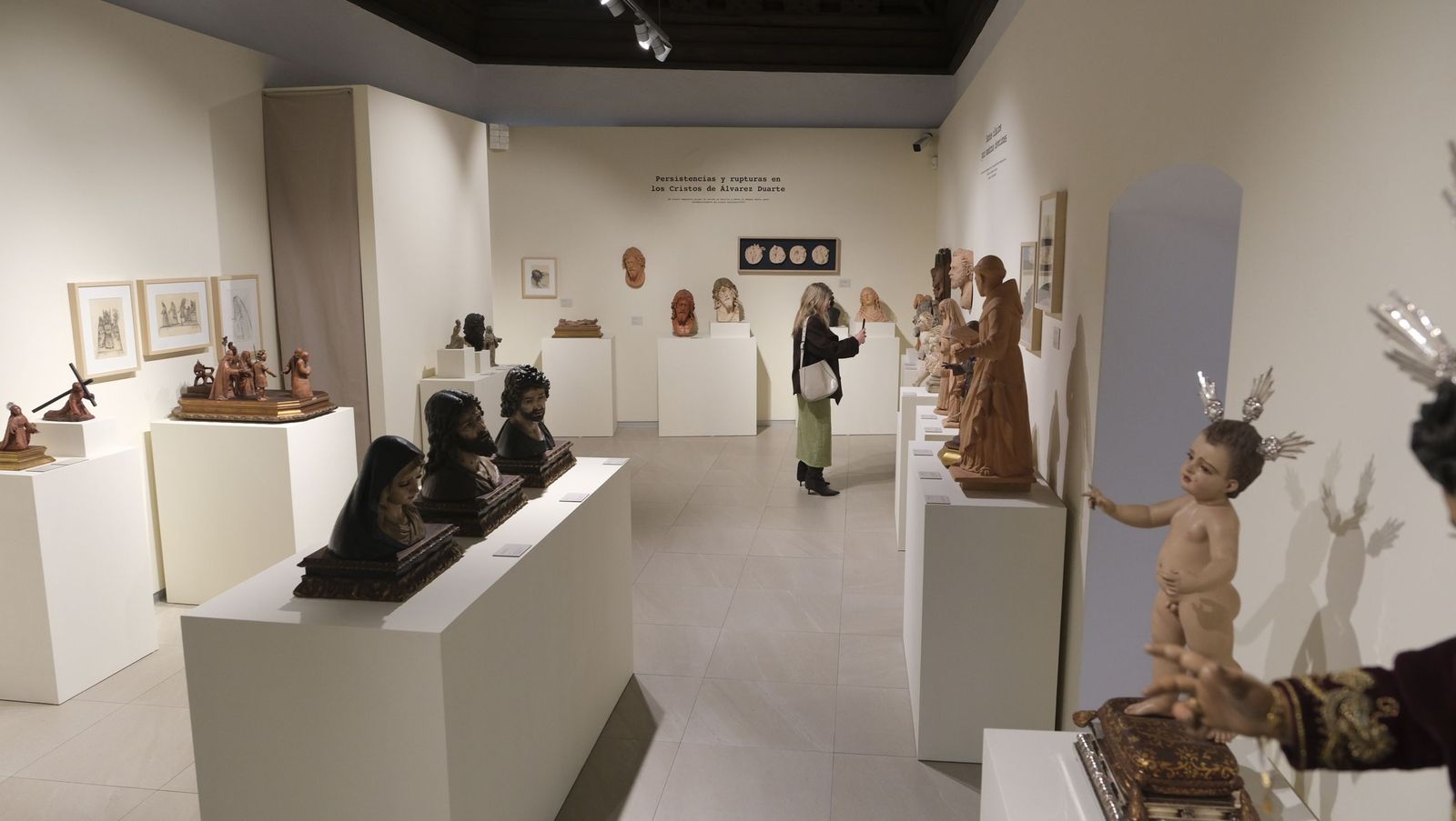 Las fotos de la exposición del escultor e imaginero Luis Álvarez Duarte en el MUREC