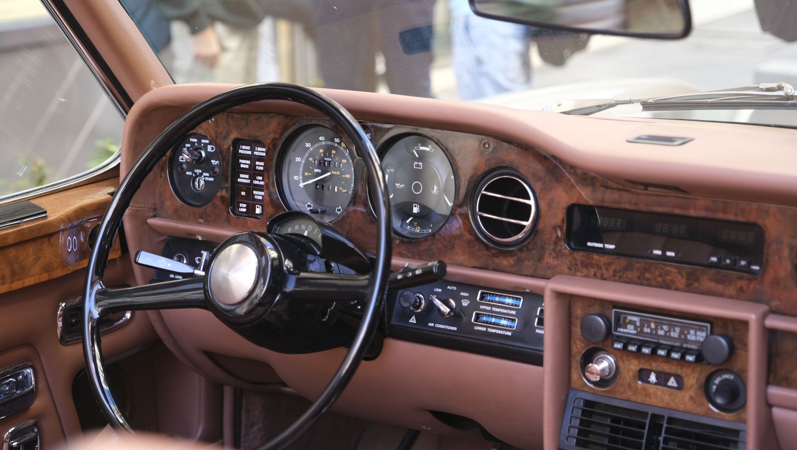 La 33 Ruta de Automóviles Antiguos toma las calles de Almería