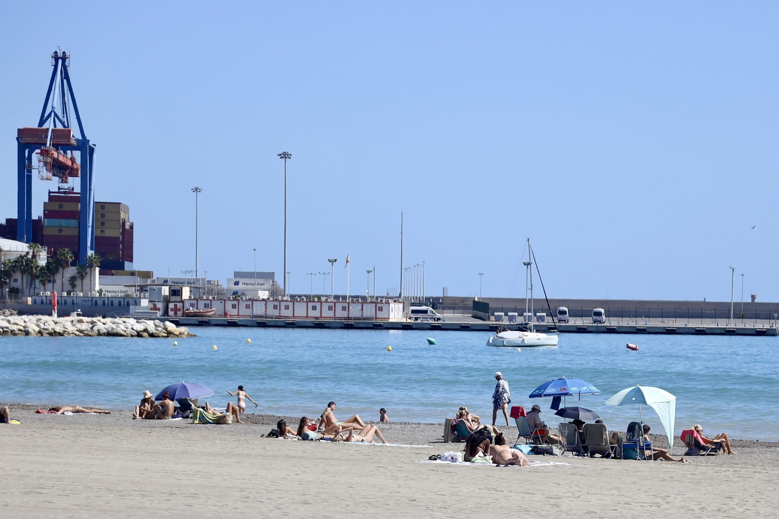 El 'veranillo' de San Miguel deja un nuevo día de playa en Málaga