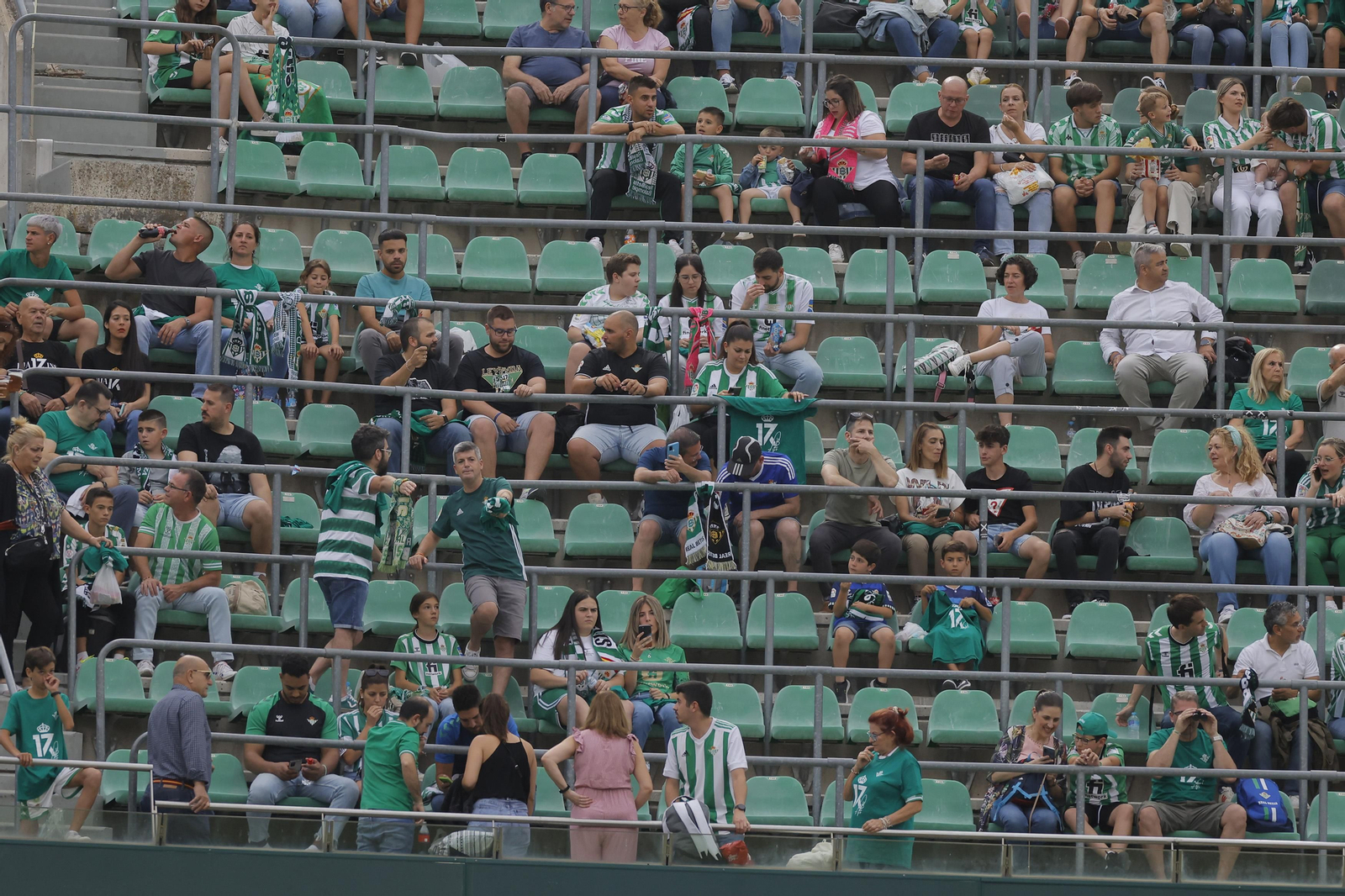 Búscate en las fotos de la despedida de Joaquín