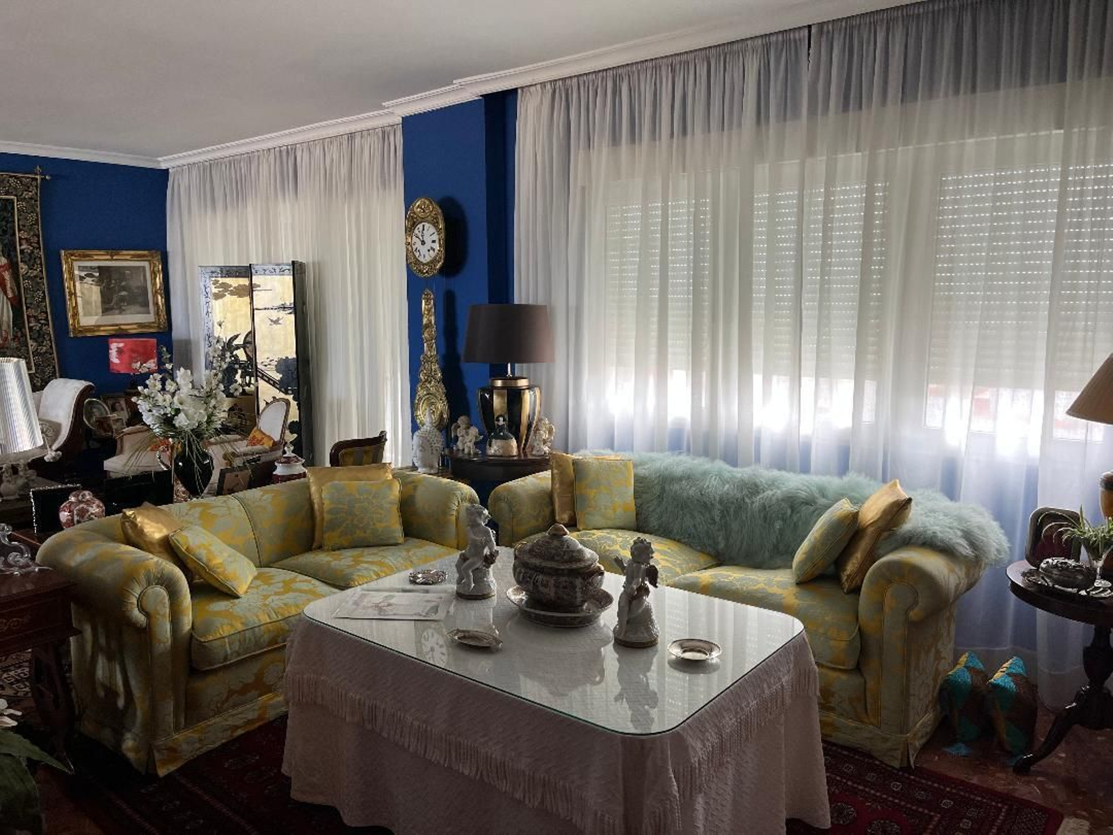 Otro rincón del salón.