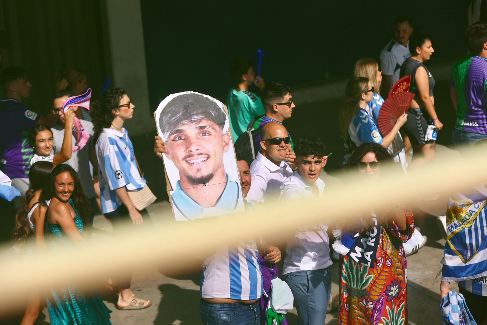 El malaguismo sale a la calle en avalancha: Las fotos de la celebración del ascenso