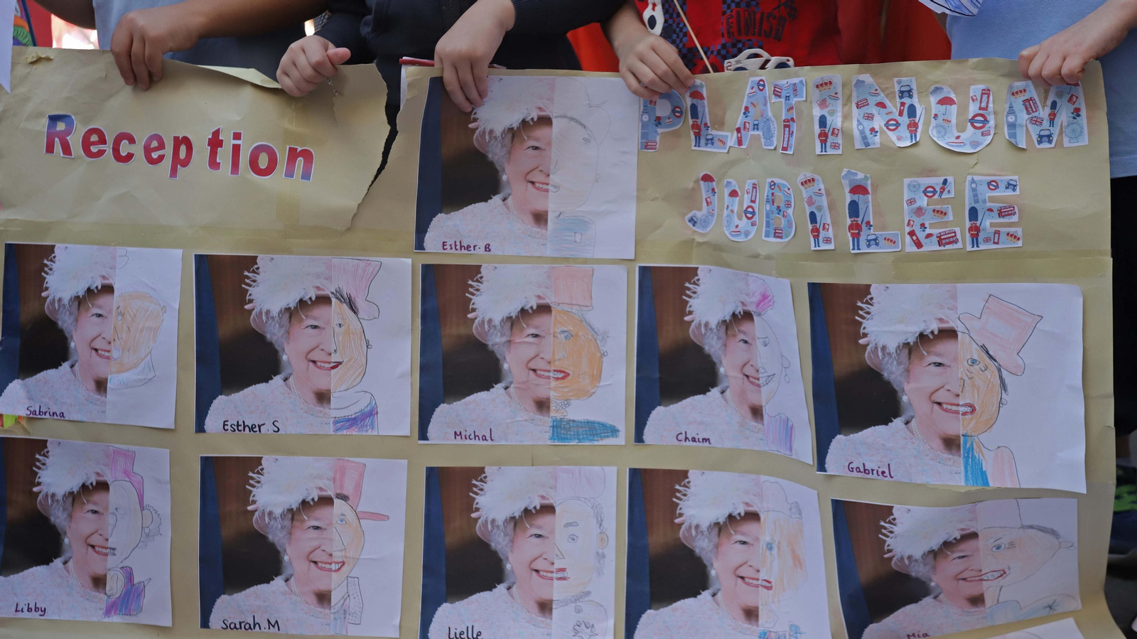 Fotos del paseo de los condes de Wessex por Main Street en Gibraltar