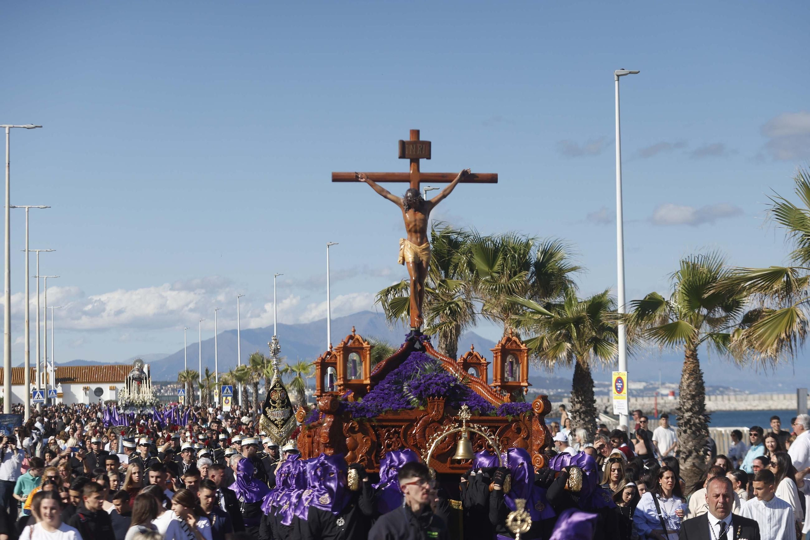 Fotos del Viernes Santo en La Línea: Cristo del Mar, Soledad y Santo Entierro, Cristo del Amor y Amargura