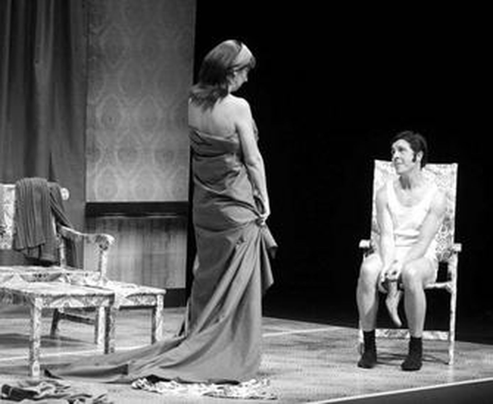 Los dos protagonistas, en un momento de la obra.