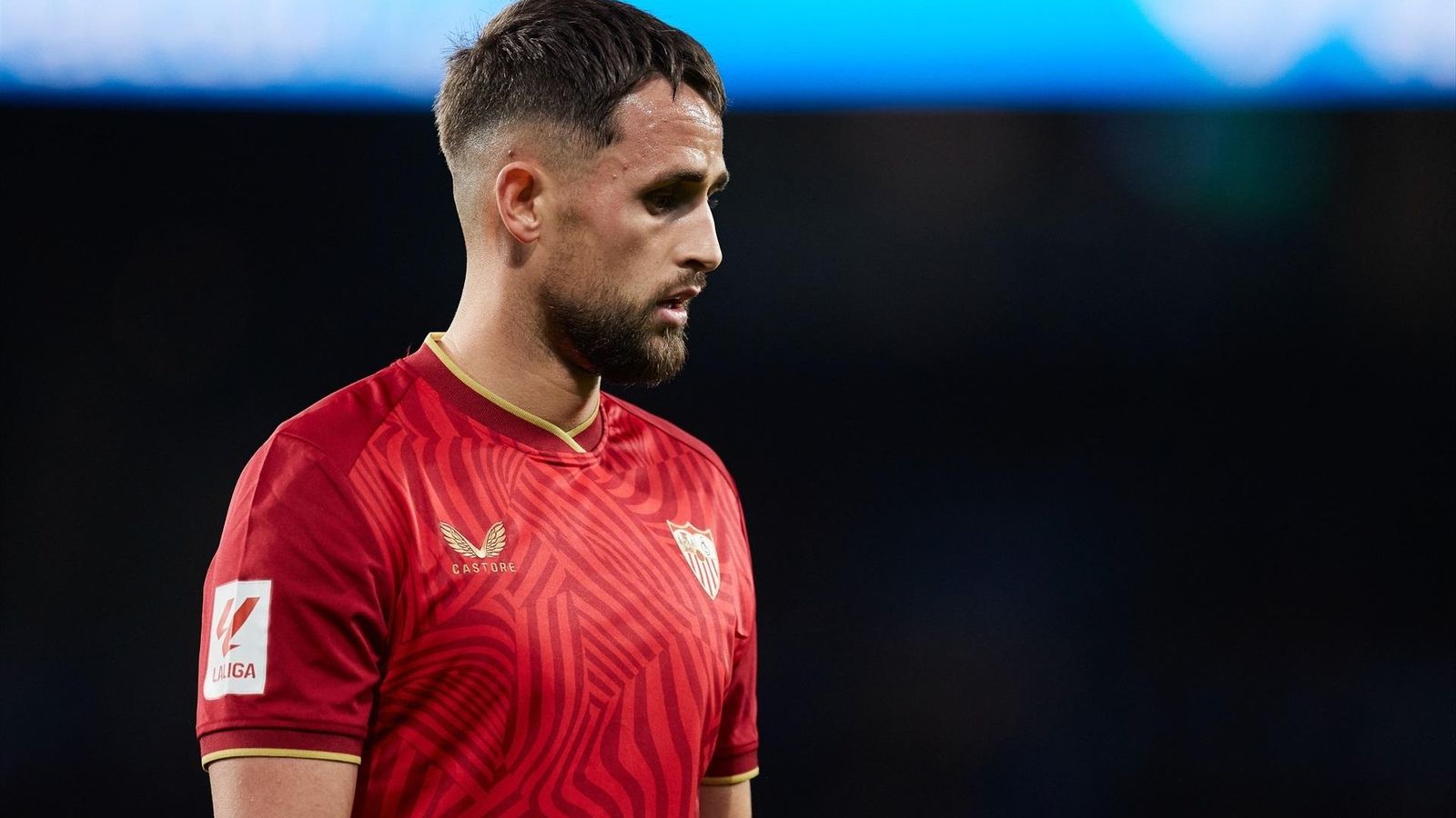 Januzaj, con la camiseta del Sevilla, se enfrenta a la Real Sociedad, su exequipo