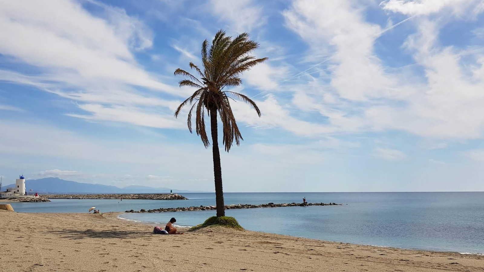 Una imagen de la playa de La Duquesa, en Manilva.