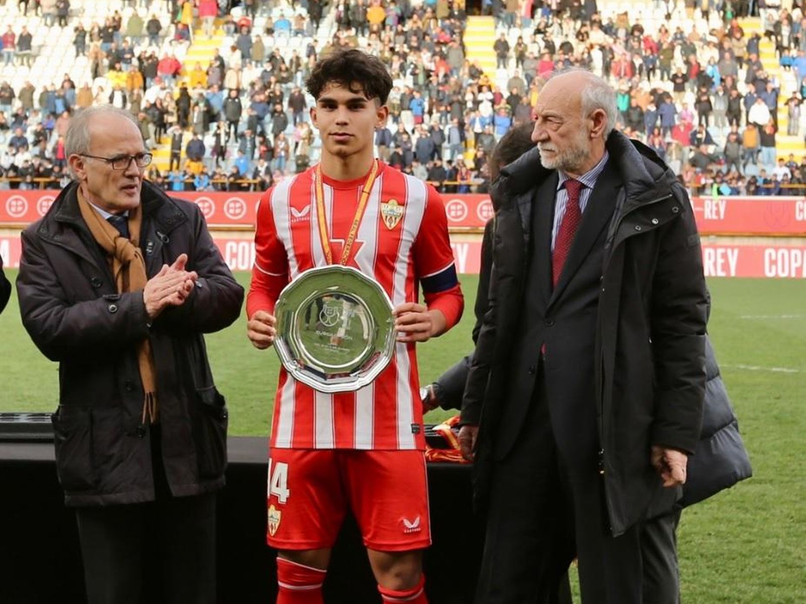 Marcos Peña capitaneó al Almería juvenil en el logro del sucampeonato de la Copa del Rey ante el Real Madrid