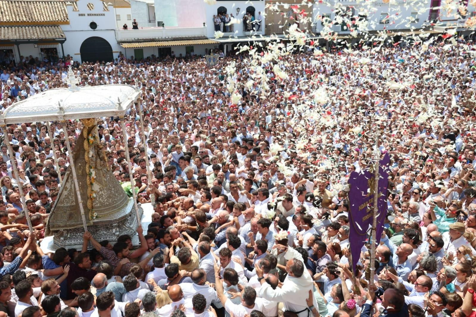 La Virgen del Rocío se encuentra con la Hermandad de Jerez