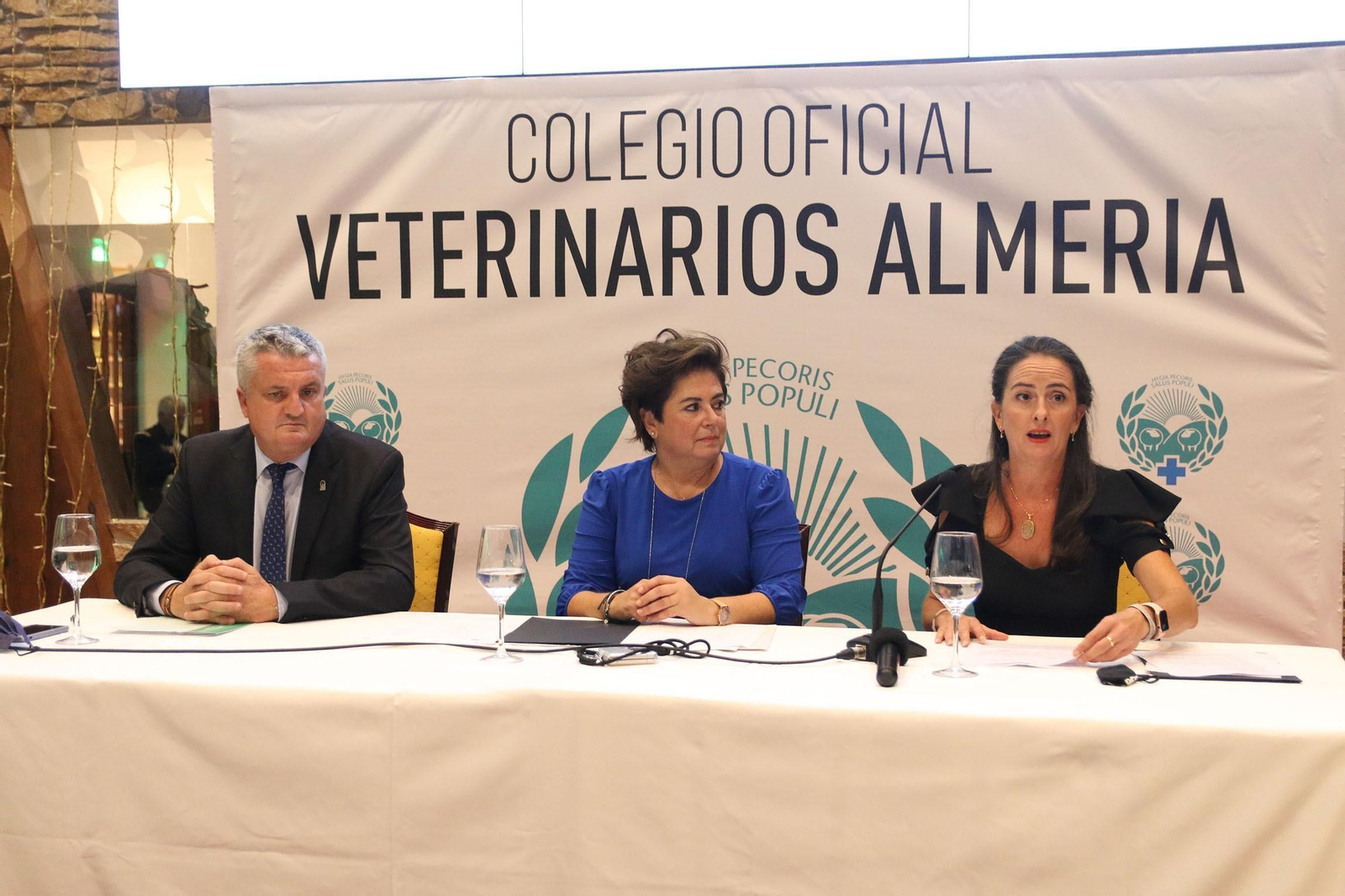 Fotogalería del acto del Colegio de Veterinarios por el día de su patrón