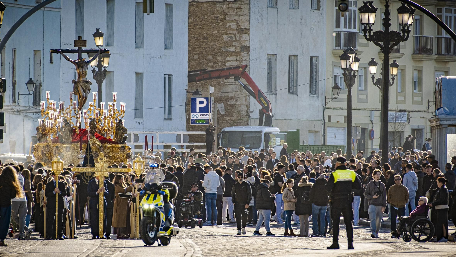 Las imágenes del traslado de La Palma a su templo después de refugiarse en Catedral por la lluvia