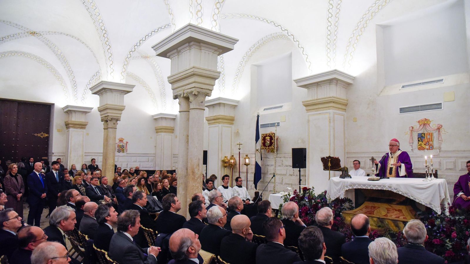 La misa en las Caballerizas de la Casa de Pilatos.