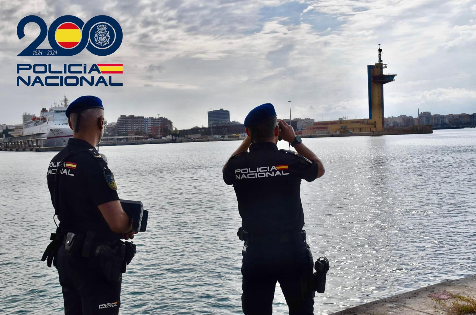 Agentes de la Policía Nacional. Agentes de la Policía Nacional.