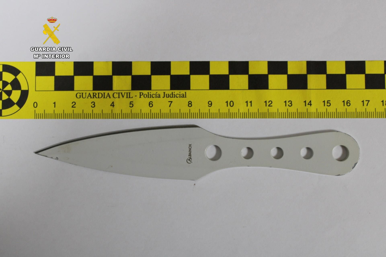 Arma blanca incautada por la Guardia Civil.