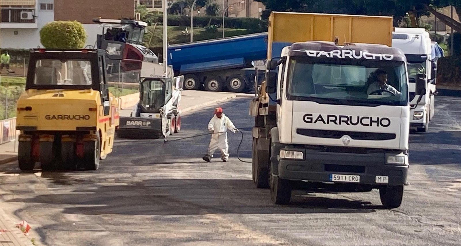 El inicio de los trabajos del plan de asfalto de Benalmádena. El inicio de los trabajos del plan de asfalto de Benalmádena.