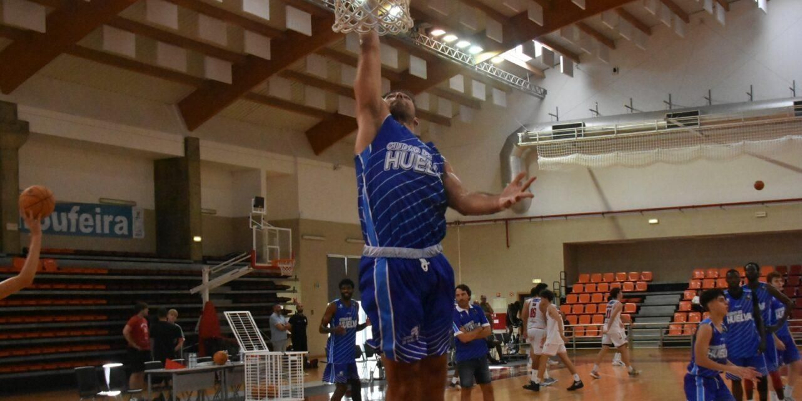 Imagen del partido entre Imortal Basket Club y Ciudad de Huelva.