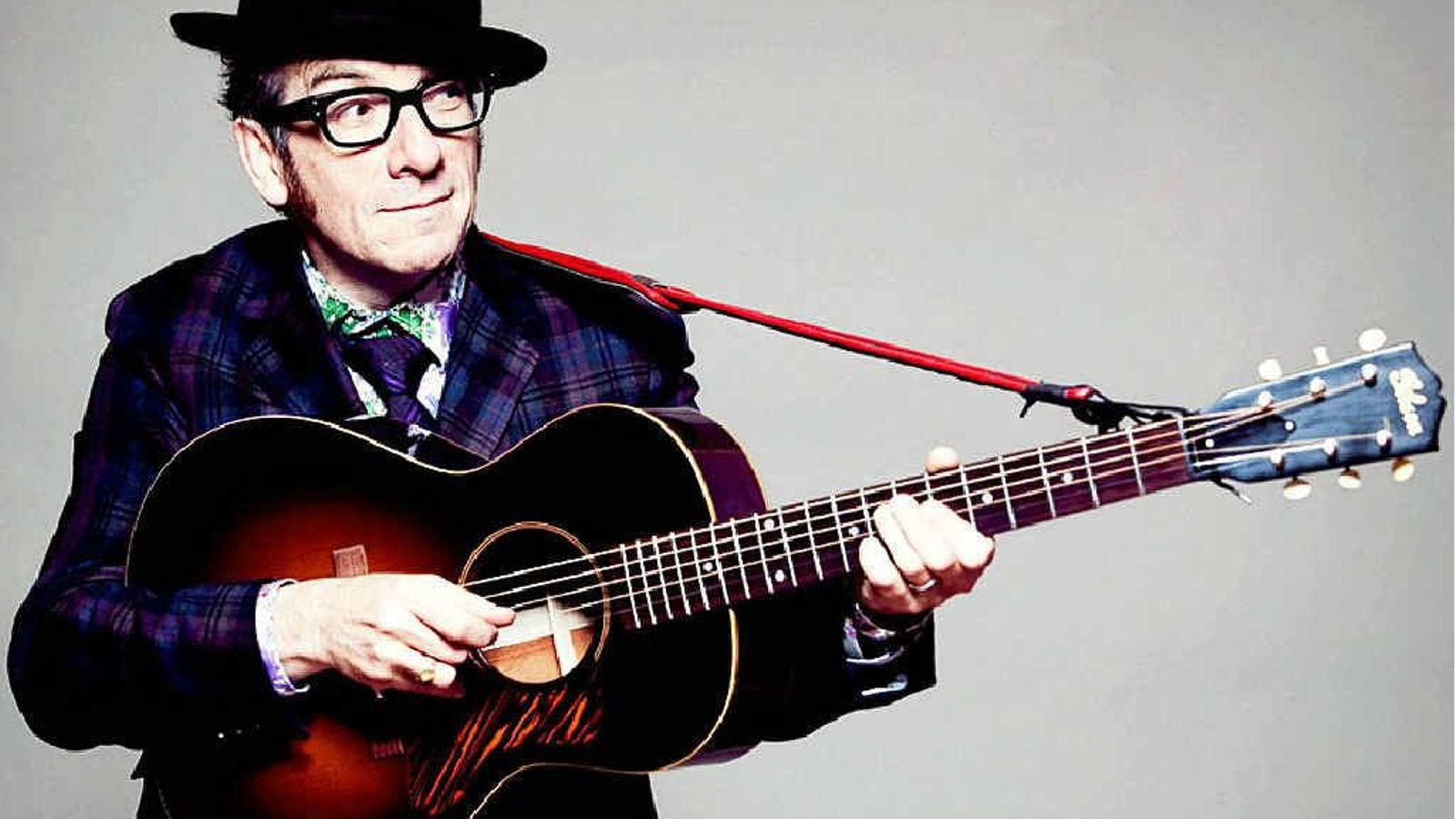 Patrick Aloysius MacManus, 'Elvis Costello', cantante británico.