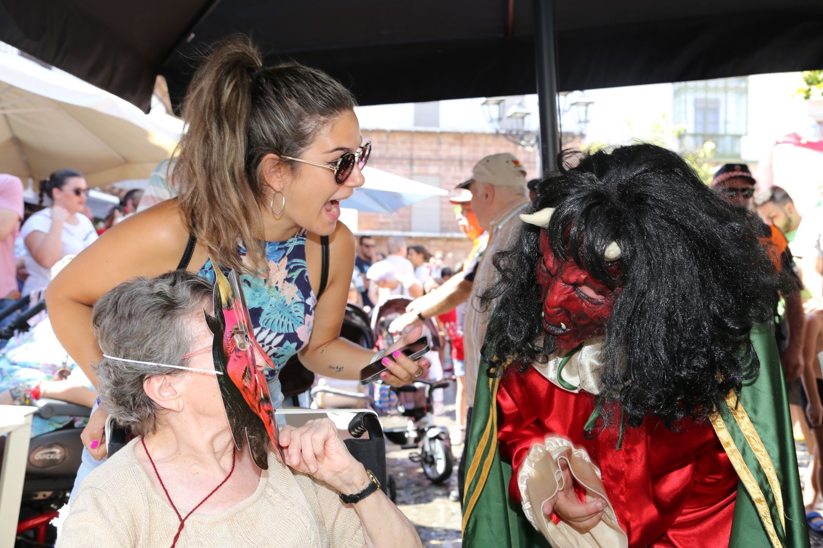 La suelta de la Diablilla en Montoro y sus tirones de pelo, en imágenes