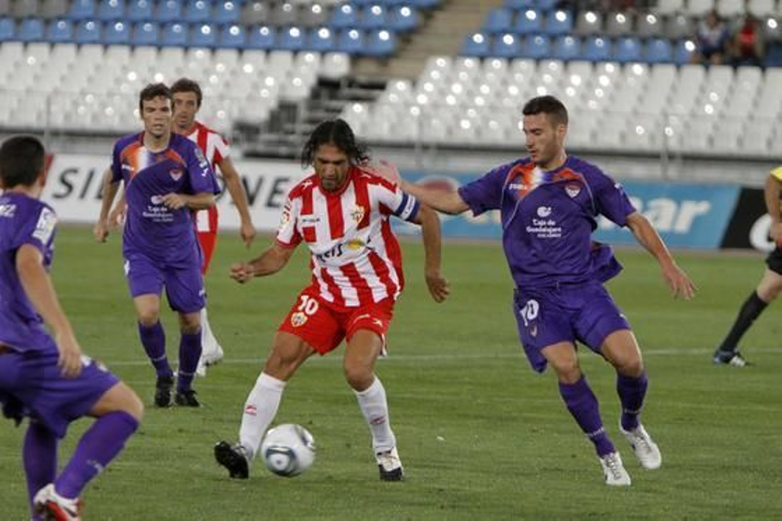 El UD Almería pasa de ronda en la Copa del Rey en un partido aburridísimo.

Foto: Ricardo García